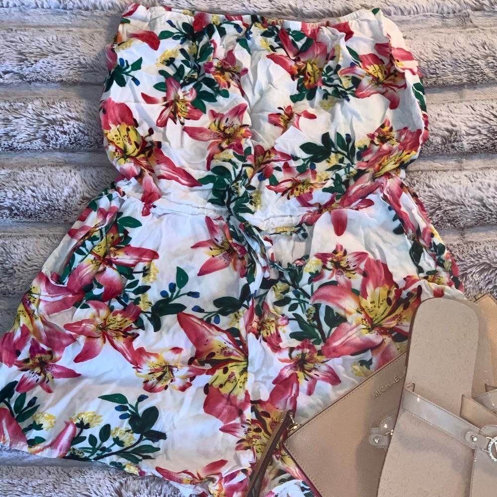 Super cute, summer romper.